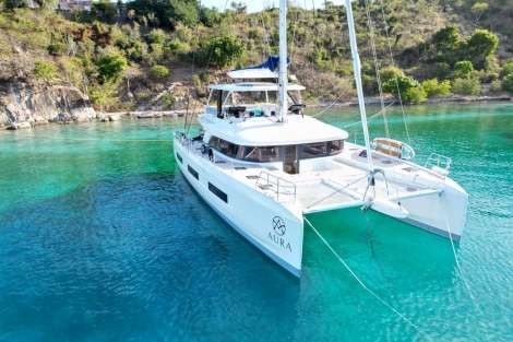 Review img # 44 of the yacht AURA