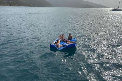 Review img # 29 of the yacht AZURIA