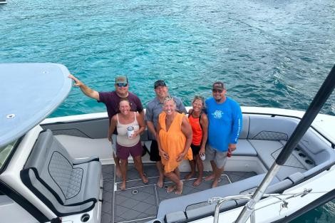 Review img # 24 of the yacht AZURIA