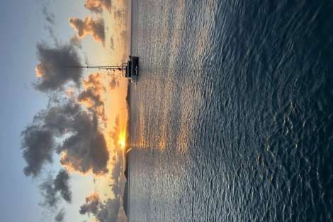 Review img # 25 of the yacht AZURIA