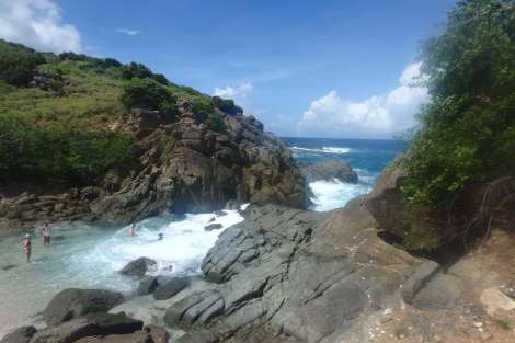 Review img # 27 of the yacht DEVINE SAILING