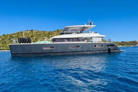 Review img # 8 of the yacht MARE BLU