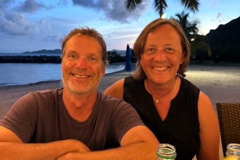 Review img # 4 of the yacht PERPETUAL BLUE