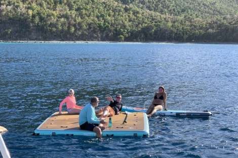 Review img # 4 of the yacht RUMAWAY